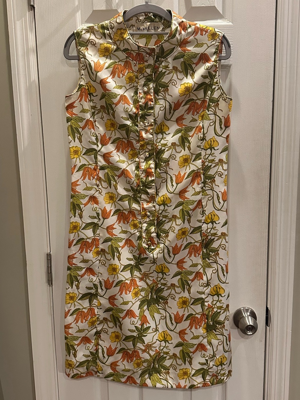Vintage Sleeveless Floral Shift Dress with Knot Button Detail